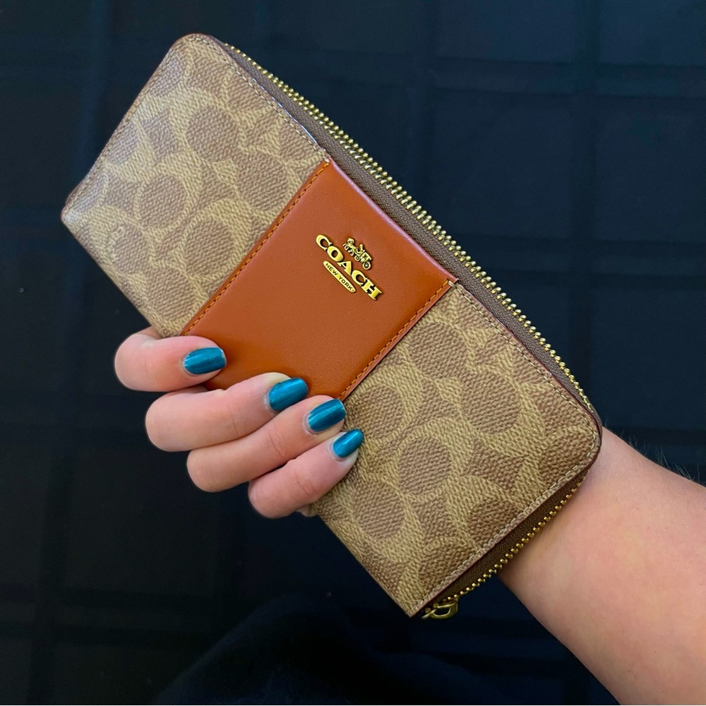 New Coach Signature Coated Canvas Accordion Zippered Wallet